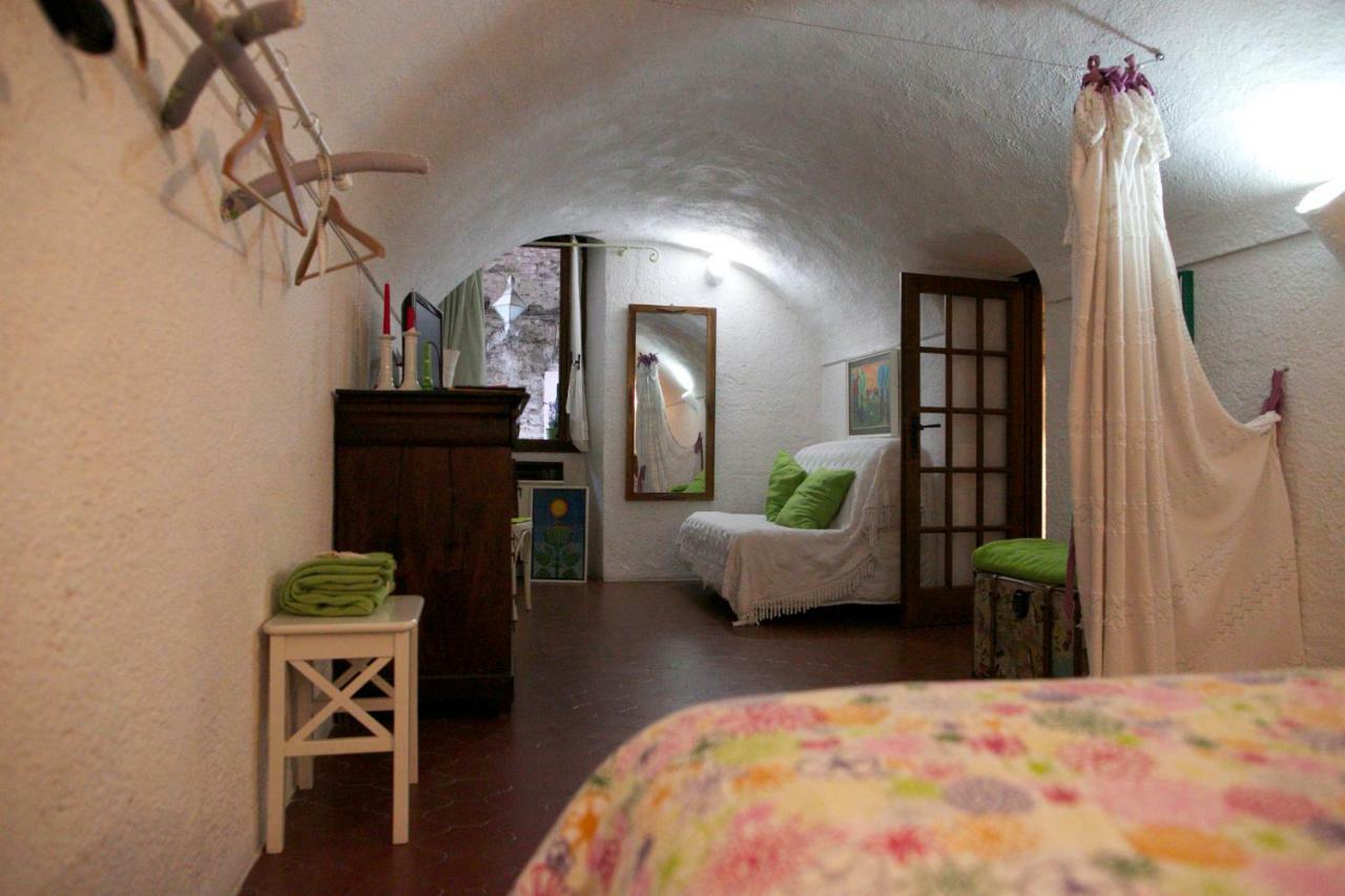 Appartamento Le Violette โดลเชอักกวา ภายนอก รูปภาพ